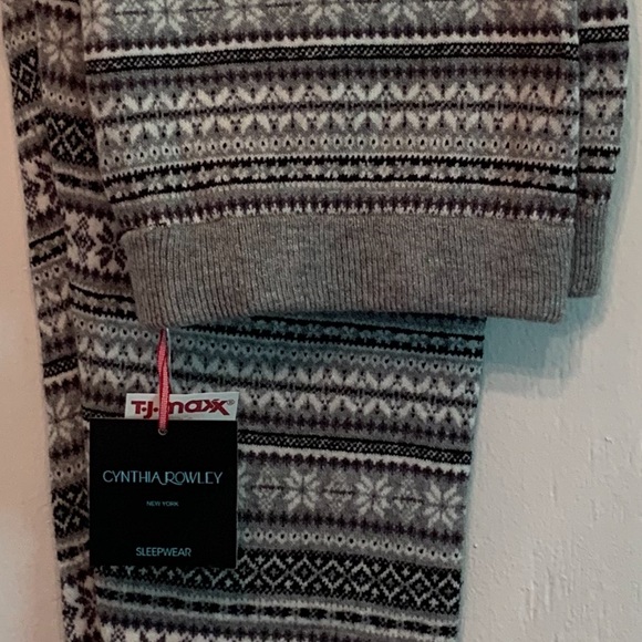 Christmas Sleepwear Pants ❄️⛄️ - Picture 2 of 5